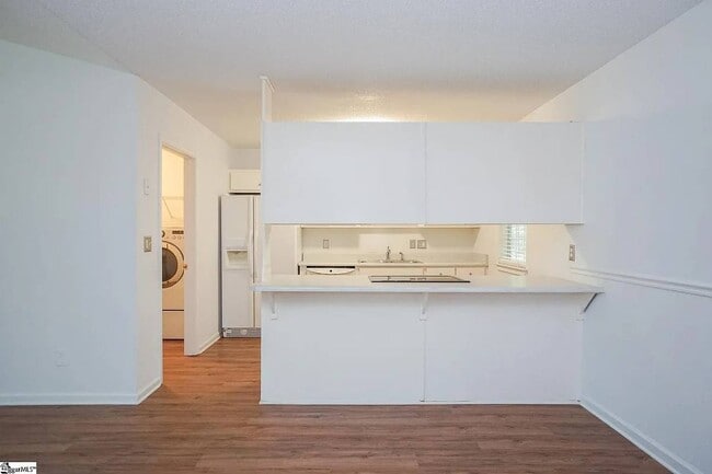 Photo - 106 Greenapple Way