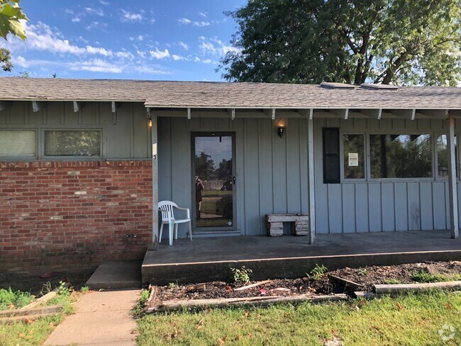 Building Photo - Ranch Style 4 Bedroom Rental