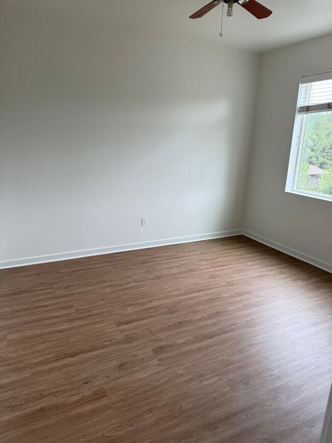 12 S Pinegrove Rd Unit 200