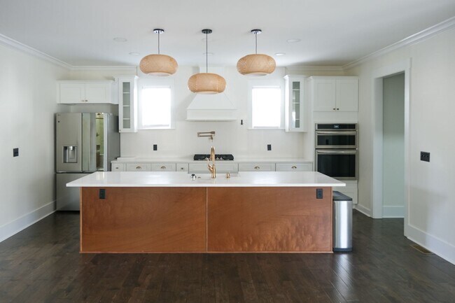 Photo - 5 Bedroom/4 Bath house in Prime Location!