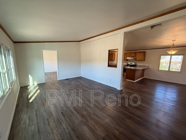 Photo - 135 Jim Denning Way