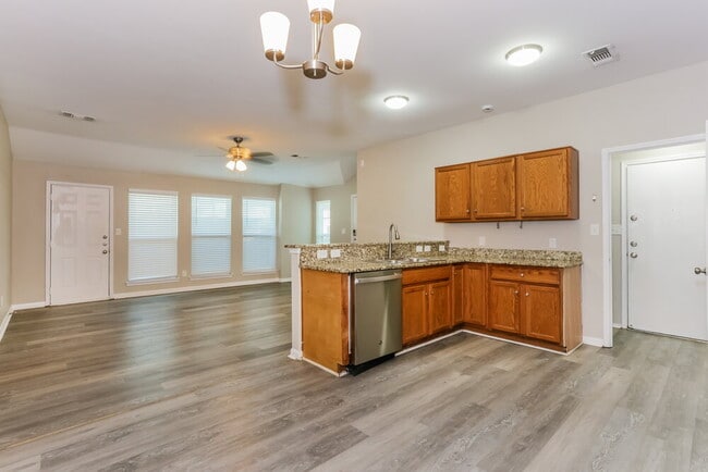 Photo - 825 Cruise St