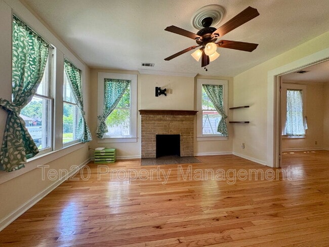 Photo - 1507 14th Ct