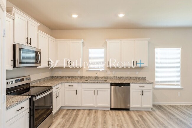 Photo - 606 Mackenzie Cv