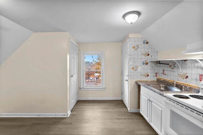 Photo - 141 Crown St Unit 3