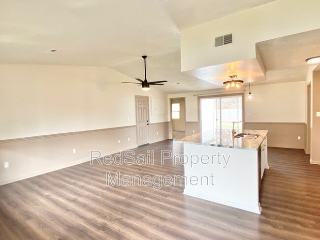 Photo - 725 Chatsworth Dr