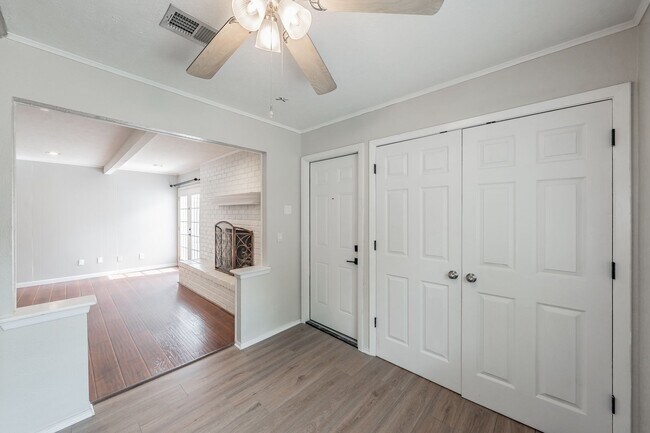 Photo - 1300 Potomac Dr