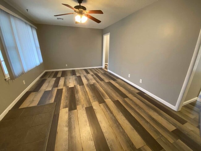 Photo - 3 Bedroom On West Side!