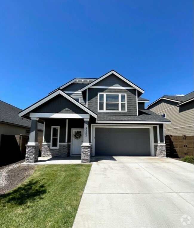 Building Photo - Gorgeous home in SE Bend with pool access ...