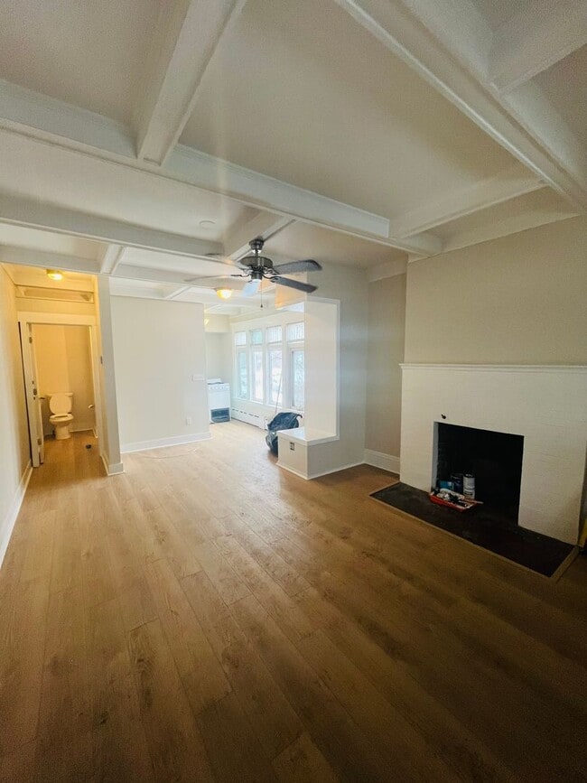 Photo - 1 Manning Blvd Unit 1 Manning Right