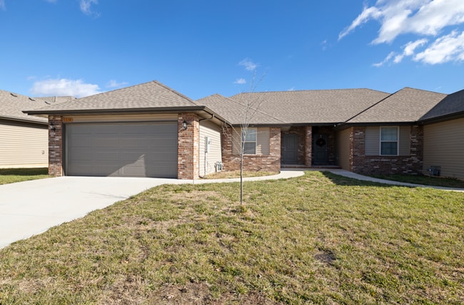 Building Photo - Fully Fenced 3 Bedroom Duplex Rental