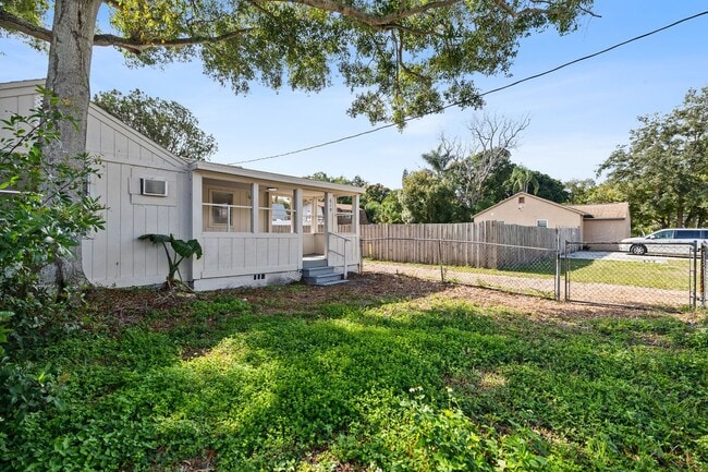 Photo - 619-629 Woodlawn St Unit 619 Woodlawn St