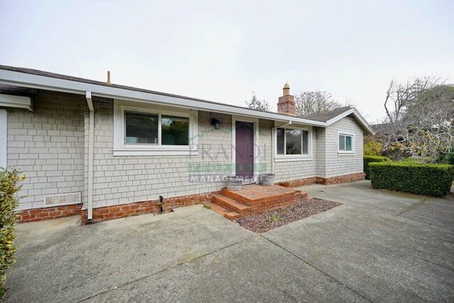 Photo - 893 Tiburon Blvd