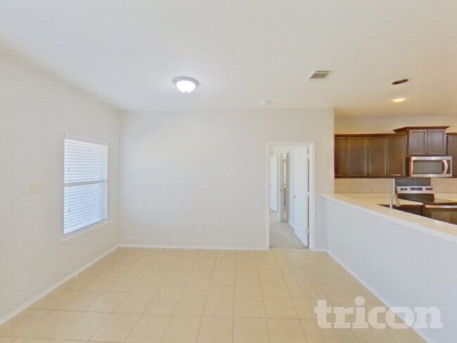 Photo - 605 W Grove Cir