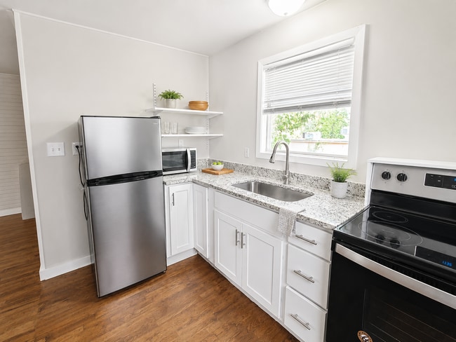 Photo - 1405 Moore St