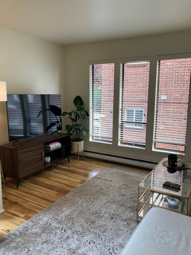 Photo - Eastlake Condo Unidad 201