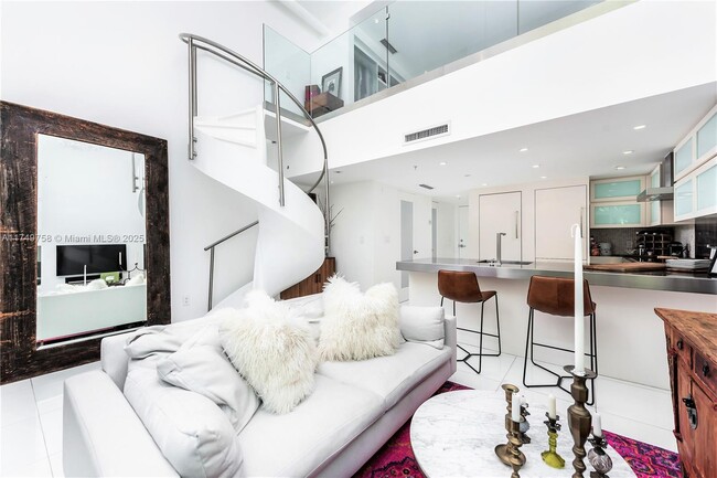 Photo - 7744 Collins Ave Unidad 6 Rental