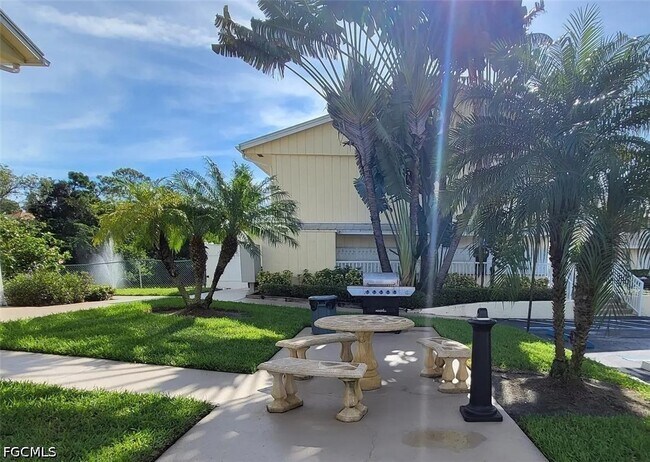 4611 Bayshore Dr