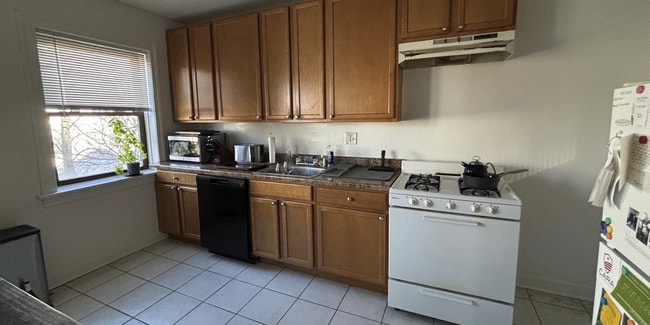 Photo - 3321 N Lakewood Ave Unit 2