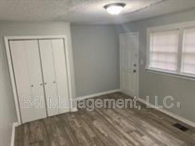 Photo - 205 Porter St SW