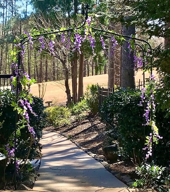 Foto principal - 407 Clubview Dr Unidad Golf Course Living