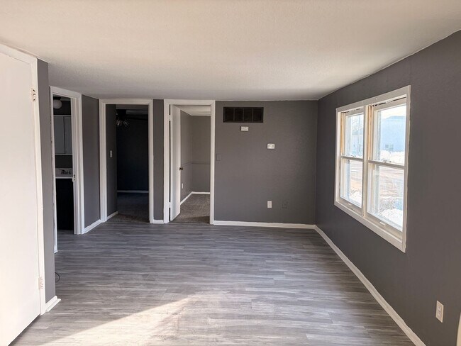 Photo - 104 W Bennett St