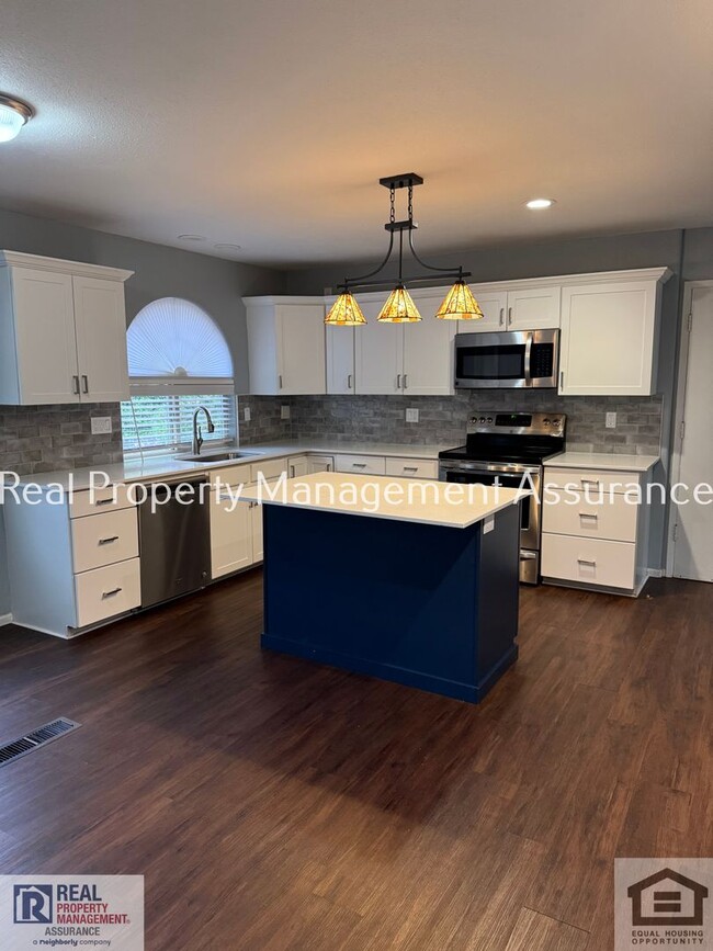 Photo - 324 SW Frenwood Way