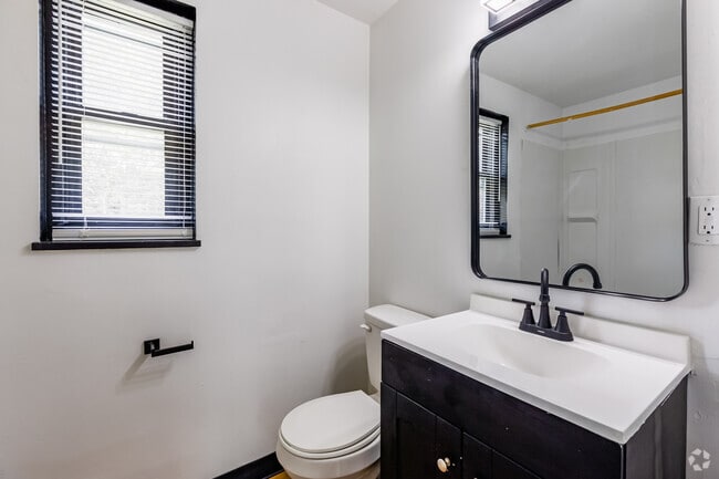 3BR, 1BA - 1,123SF - Bathroom - Luxor Gardens Apartments