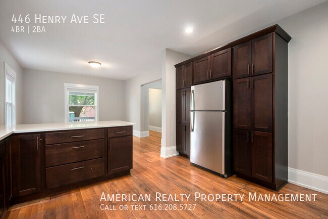 Photo - 446 Henry Ave SE