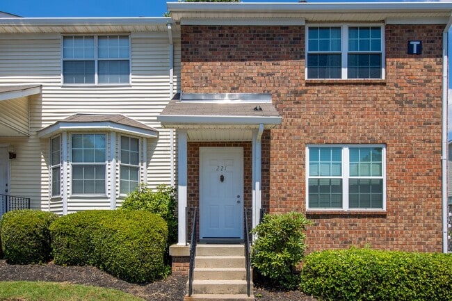 Building Photo - 221 Timberway Dr Unit 221 Timberway Dr
