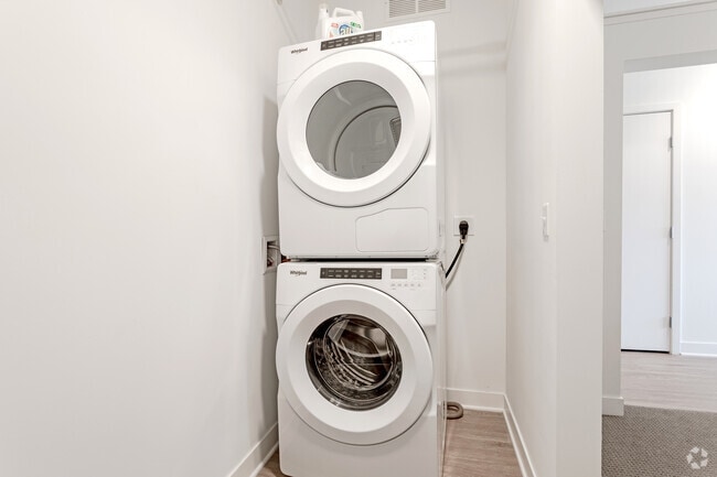 1HAB, 1BA - Harlo - N&E