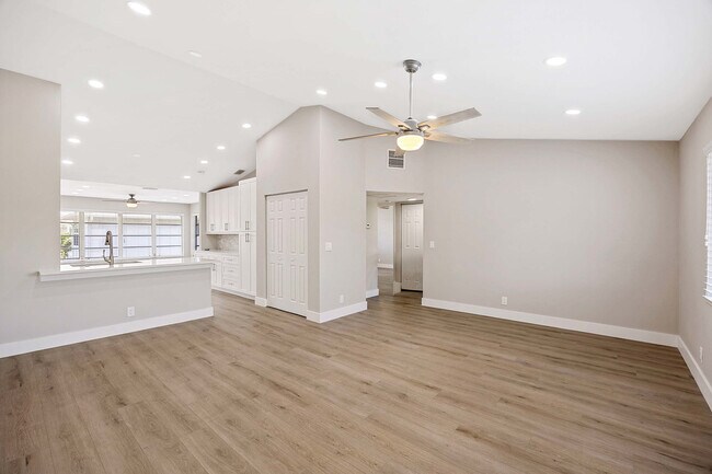 Photo - 707 Neapolitan Way