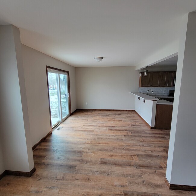 Photo - 613 Reserve Rd