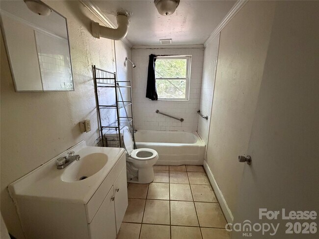 Photo - 325 Chambers St