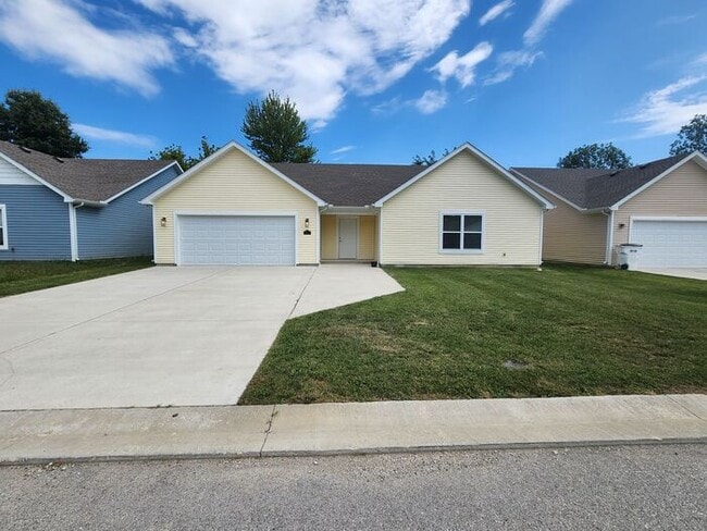Building Photo - Plenty of room to spread out in this spaci... Rental
