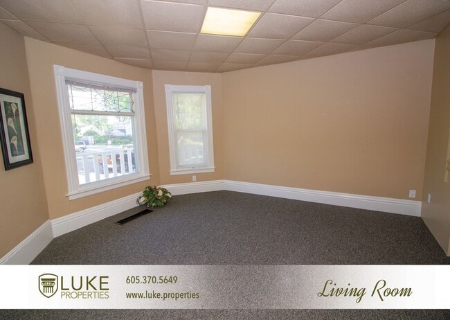 Photo - 203 S Summit Ave