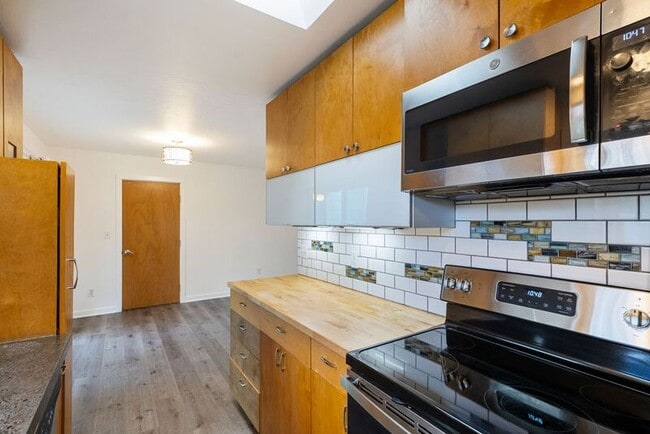 Building Photo - 8715 N Washburne Ave