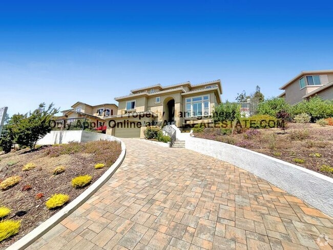 Building Photo - Beautiful 4 Bed / 3 Bath Home with Views —...