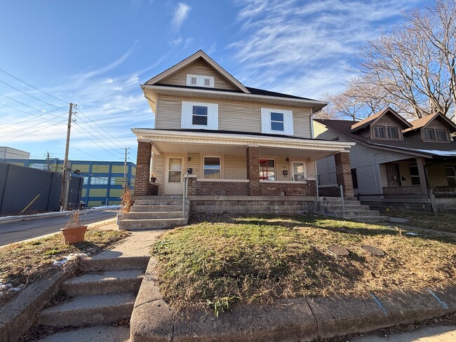 Building Photo - 1558 Shelby St Unit 2