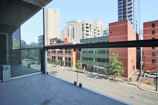 Photo - 802 N La Salle Dr