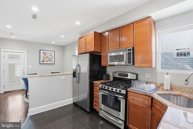 Photo - 1341 Franklin St NE