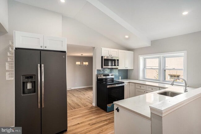 Photo - 235 Roberts Ave