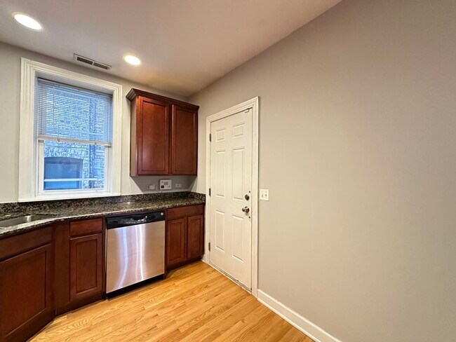 Photo - 3212 N Clifton Ave Unit W2