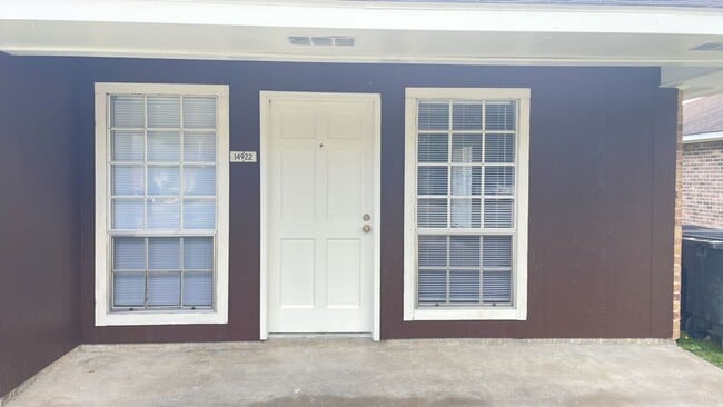 Building Photo - 2BR 1 Bath in Central. Unit 14922 CW