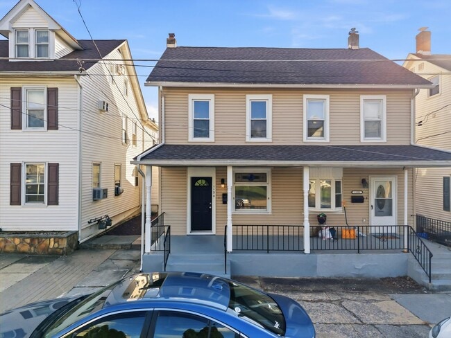 Building Photo - 1130 3rd St Unit 1