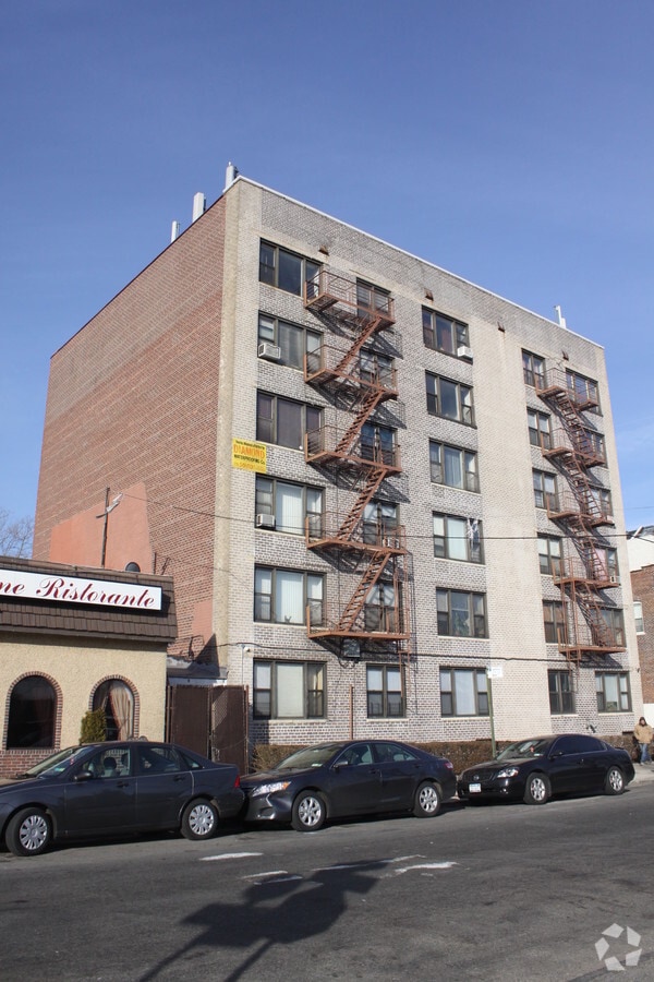 Photo - 2023 Burr Ave Apartments