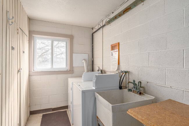 Laundry - Crest Apartments