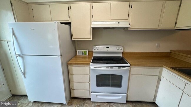 Building Photo - 6762 Ducketts Ln