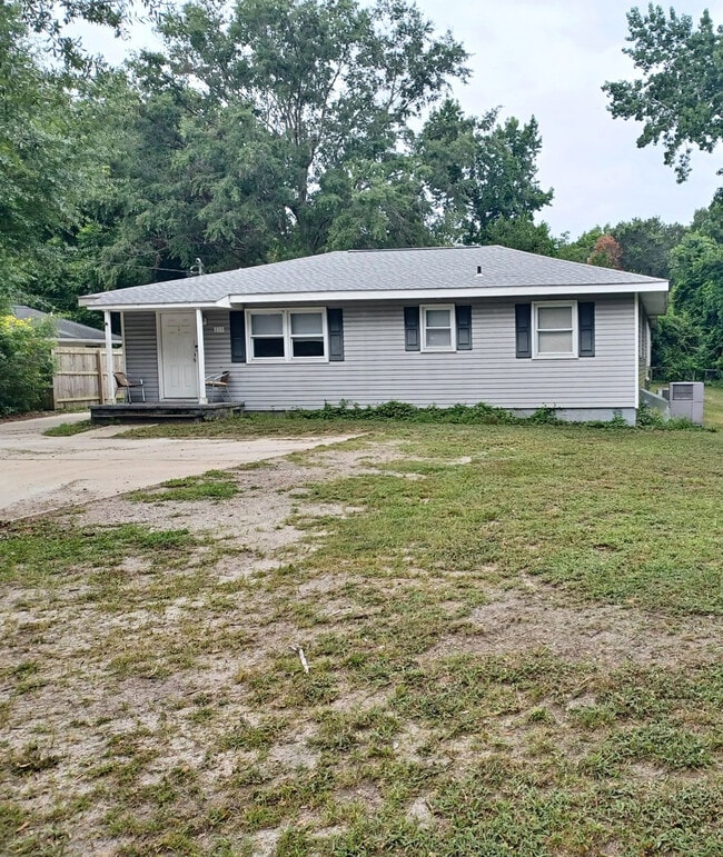 Building Photo - 233 Wood Dale Dr Rental
