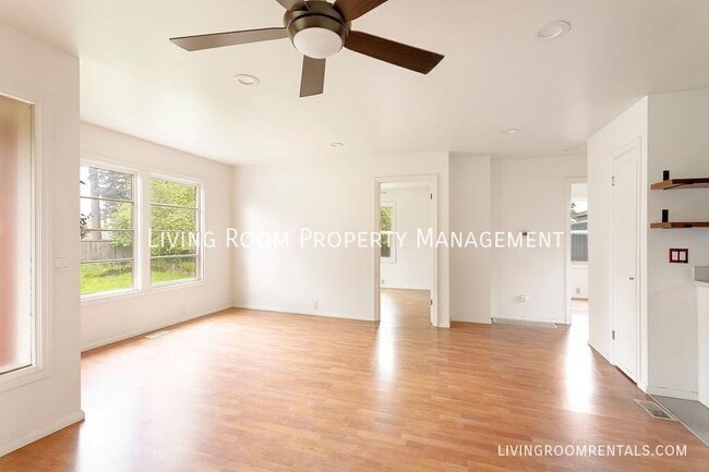 Photo - 4642 NE Emerson St